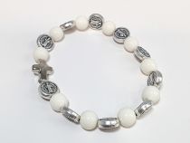 image:Image Náramek desátek sv. Benedikt - korálek bílý